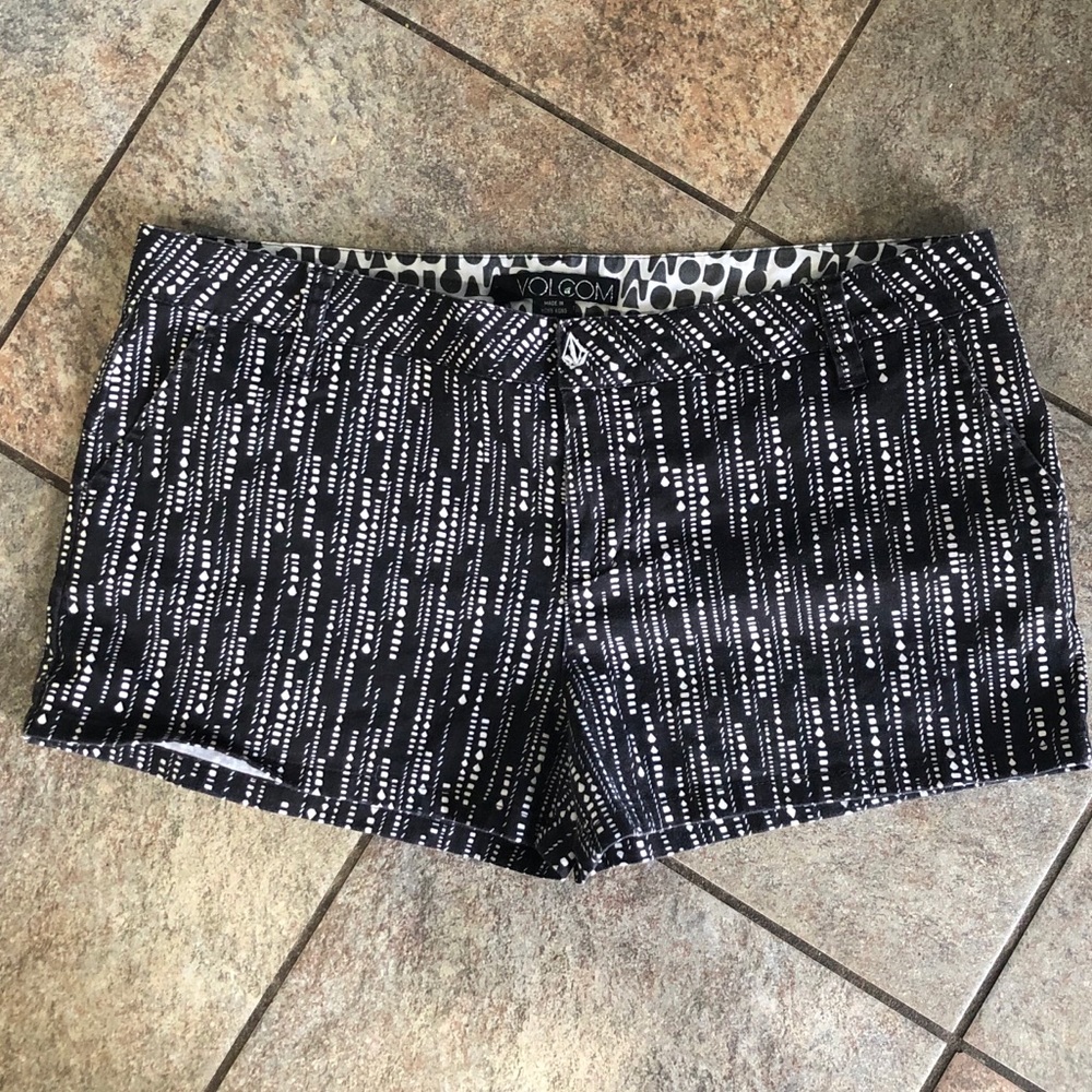 Volcom shorts